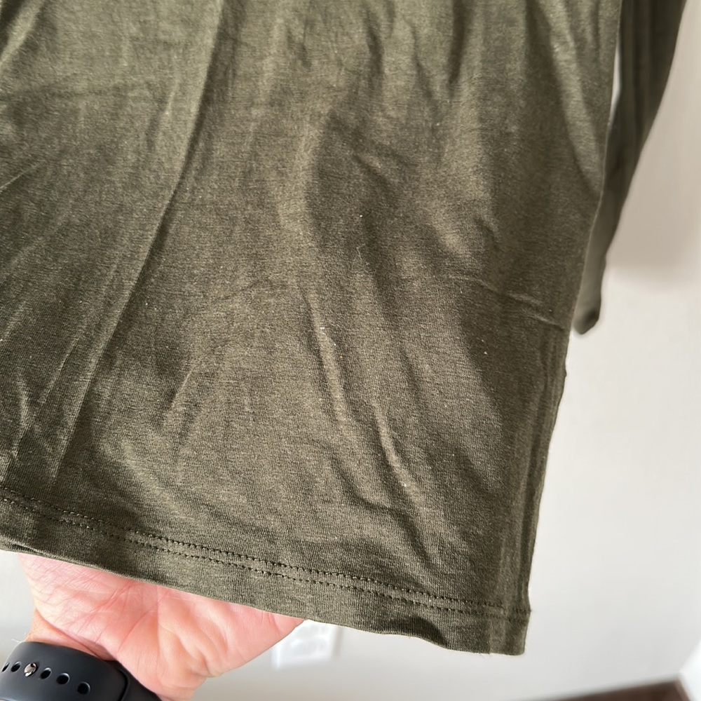 Hearts & Hips Green Affordable Luxury Scoop Neck Long Sleeve Tee Medium - Picture 7 of 12